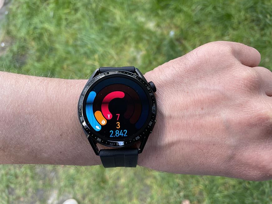 Вы можете увидеть трекер активности на Huawei Watch GT 3. 